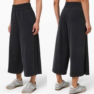 Lululemon Seek Softness Mid-Rise Crop